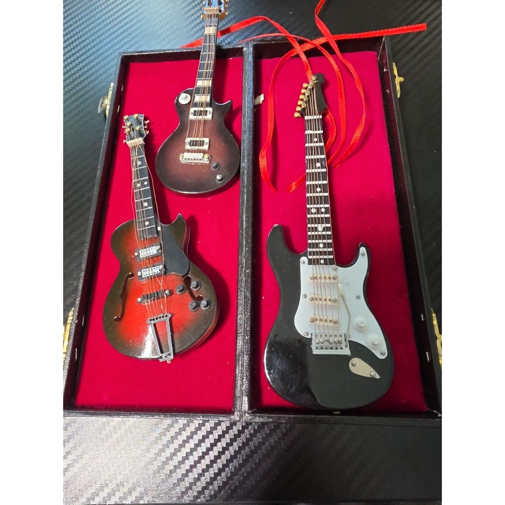 **Must See**Lot Of 3 Miniature Guitars